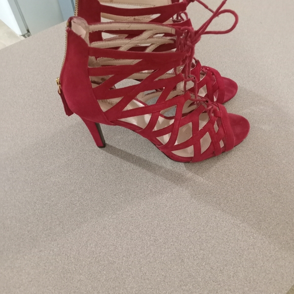 Red heeled nine west sandals - Picture 2 of 2
